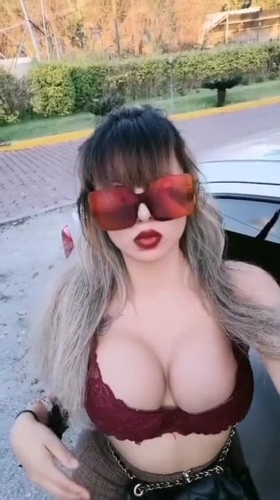 Barbietransxxxx: Stunning big ass tranny showing her sucking mouth for oral...