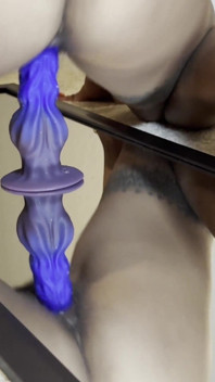Pinay orta yaşlı seksi kadın ayna dildoyla fışkırtarak orgazm oluyor - lexxi wett