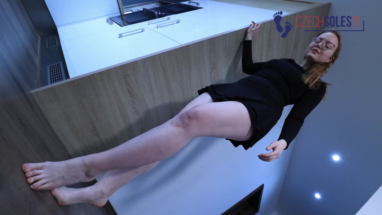 Czech Soles - foot fetish content: Ginger's Freezing Hurting Feet Nightmare