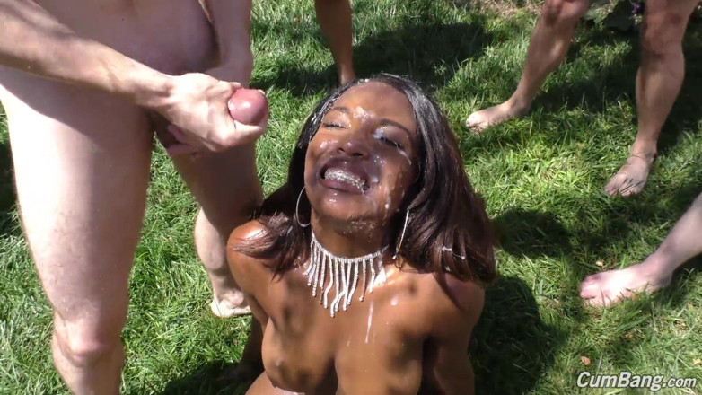 Cum Bang: Petrecerea de la piscină a negresei Daya Knight se transformă în...