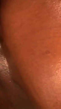 Naomi banxxx अपने काले लंड को अपने मुंह में और फिर अपनी चूत में चोदती है और उसका वीर्य निकालती है