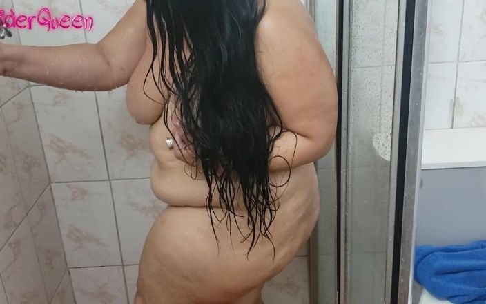 Riderqueen BBW Step Mom Latina Ebony: 胖美女在视频通话中洗了一个性感的淋浴