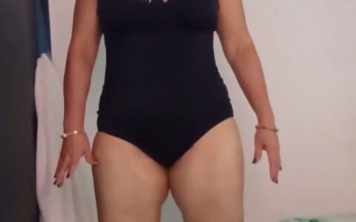 Noramaria: L'insegnante di palestra vuole mostrarti come eseguire gli esercizi.