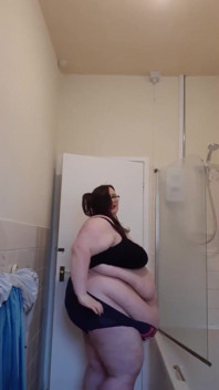 Ssbbw menggoda sebelum mandi