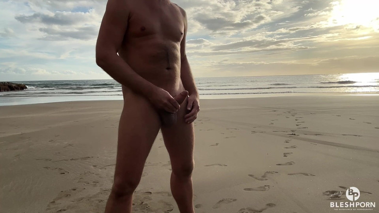 bleshporn: Tim Blesh Ejaculare în aer liber pe plajă