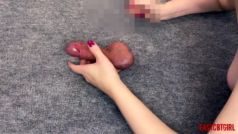 AnnyCandyPainboy: Mestra morde a cabeça do pau e a foreskin easycbtgirl