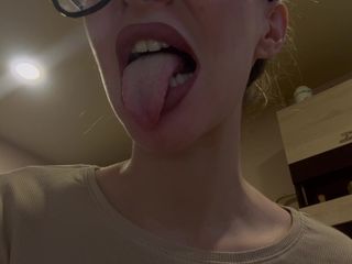 Skinny_lady69: Dentes fumando lábios