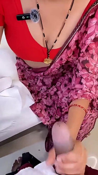 Přátelé Sexy Hug Prsa manželka Priya Bhabhi přišla ošukat, nudila se sama