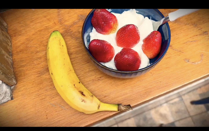 Kinky mary: Kinky Mary Stuffs a Banana in Her Ass and Eats...