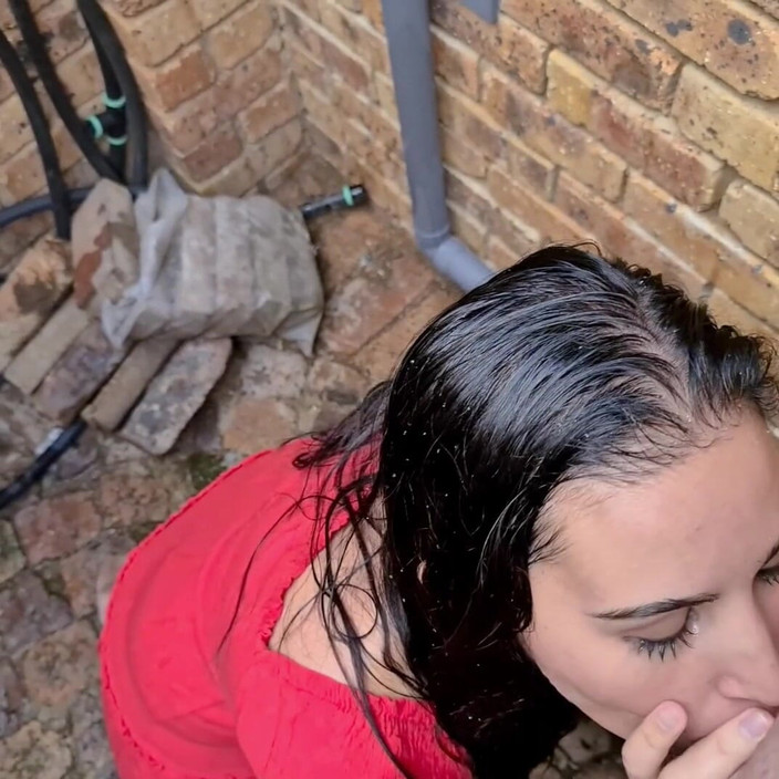 domslutfucker: ティーンのアライが口でおしっこをし、チンコしゃぶり、視点