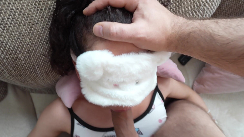 LittlePinky140: 계부가 내 입을 박고 자신의 즙을 내 입에 뿌려