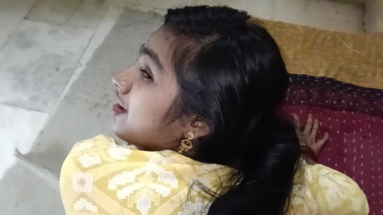 AmpleOunce283: Bhabhi seksi bersendirian di rumah, saya pergi dan mengongkek pantatnya