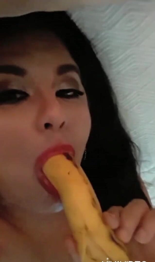 Miss Madii: Miss Madii banana mamada sin audio