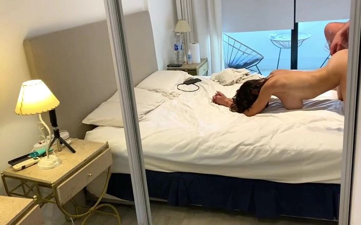Kitty Kriss: 거대한 자지에 따먹히는 섹시한 아마추어 안마사