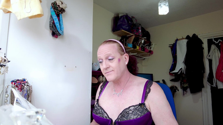 Mistress Jodie May: 约会让我欲火中烧