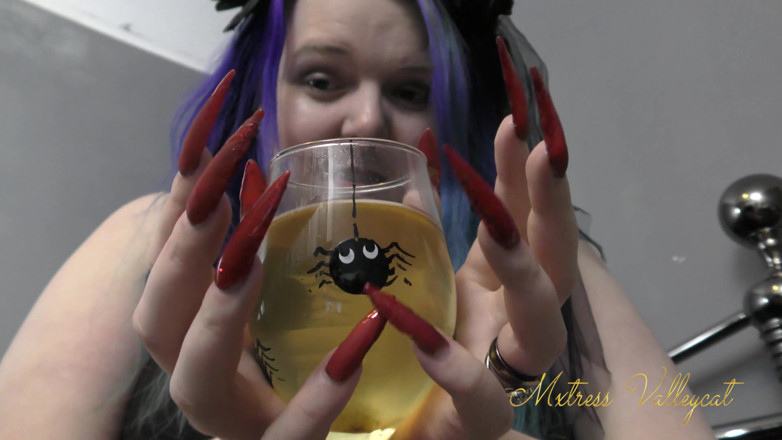 Mxtress Valleycat: Wicked queens apple juice