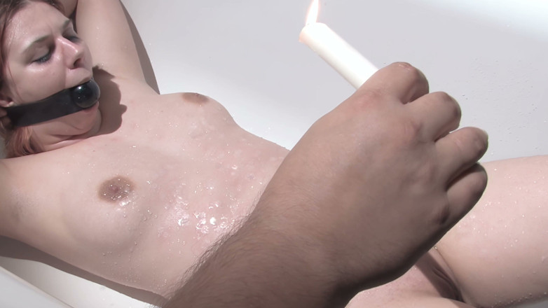 XdreamsTV - Submissive: Jeux de sexe dans la baignoire de Natalie