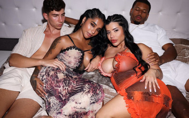 Yasmina and Brady: Latina berdada dan India bertukar suami dan membuat empat orang -...