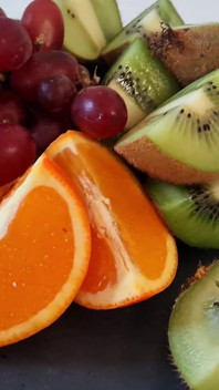 Sapık vixen food wam ve boyun fetişi meyve ziyafeti