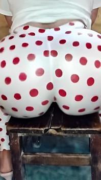 Bingkap putih polka dot punggung