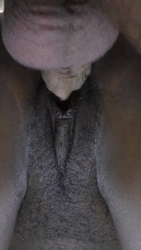 Memek sempit cewek kulit hitam dientot gaya doggy sama kontol besar pria kulit hitam sampai dicrot di dalam