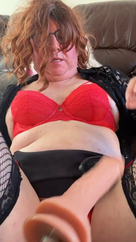 Anna may sulla sua macchina del sesso e collegato!