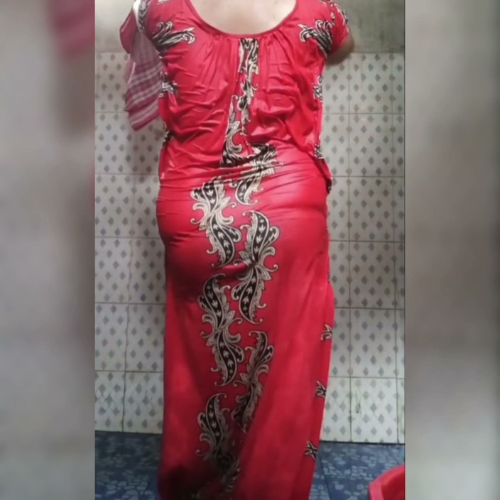 Myselfsb: Baie sexy desi bhabhi făcând baie