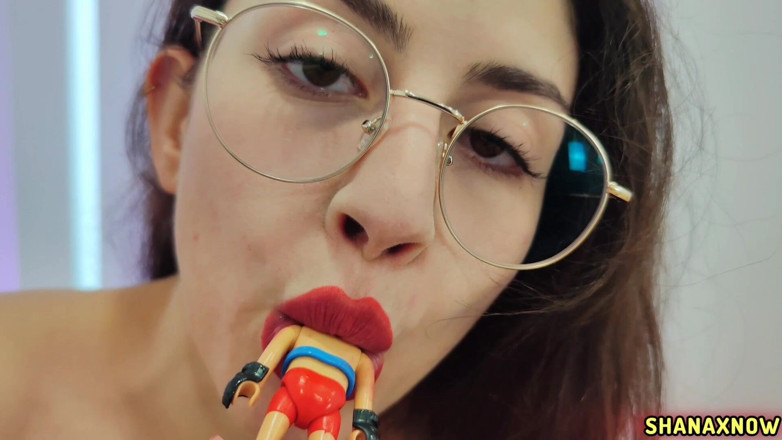 Shanaxnow: Fétiche Playmobil, figurine, uvule mangée par une géante