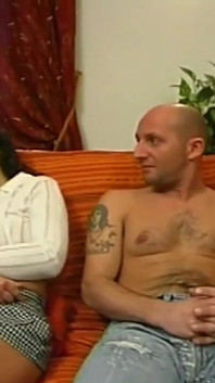 美しい国売春婦ステップシスター - フルムービー - HDで復元された古典的なイタリアのポルノ