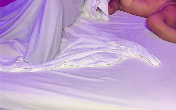 Leyne Rodriguez: Peituda madrasta Leyne Rodriguez fodida por enteado com tesão na...