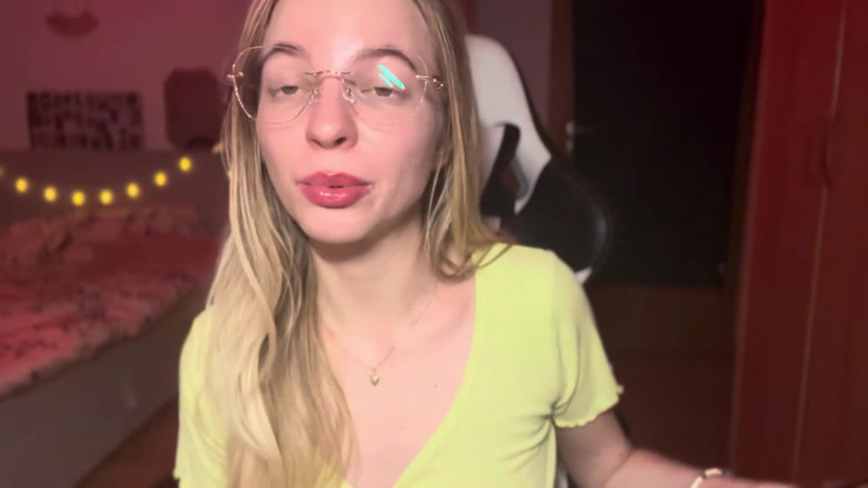 Goddess_Bella_Rae: Why Men Go Into Debt for Hot Brats Online