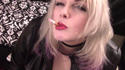 Smoke Temptress Annie Vox - Smoking Fetish: 말보로 빨간 매달려 연기