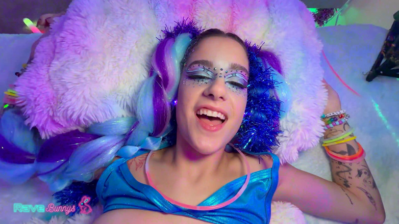 Rave Bunnys: Rave Girl Madison Steel abre as pernas para o Pau...
