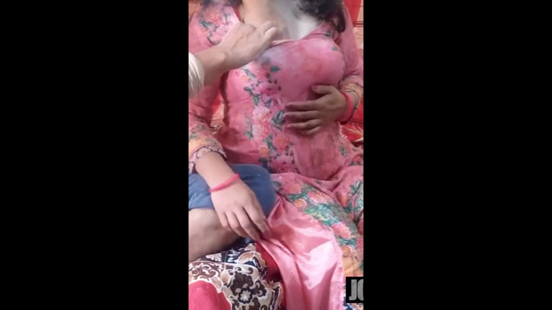 Parihema: Caliente Punjabi Hermana En Traje De Salwar Rosa Es Follada...