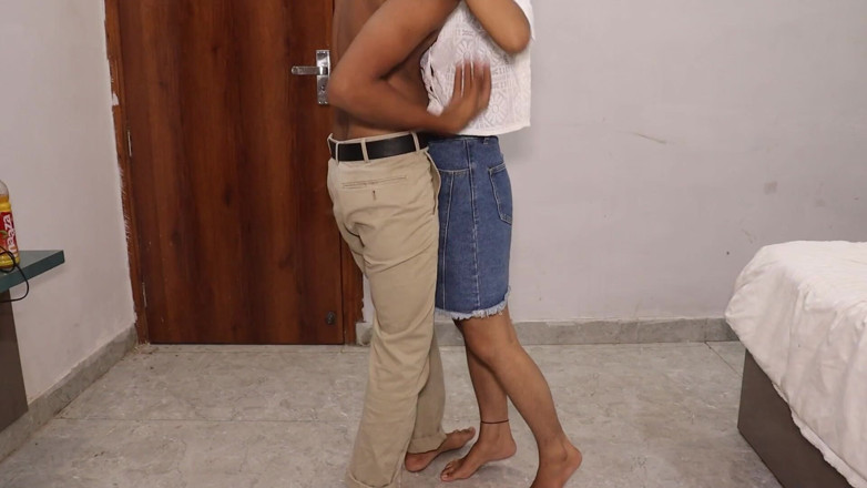 Ashok ashok: Il cazzo massiccio martella la sorellastra arrapata (sorellastra indiana) di 18 anni...