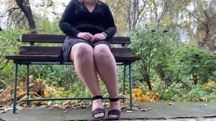 Elena: Wie schreibt man, wenn viele Leute im Park durch höschen...