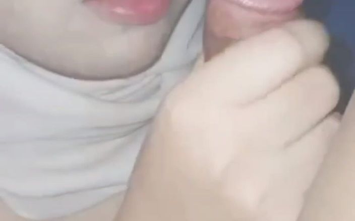 Jilbab69: Cô vợ đội khăn trùm đầu của tôi hứng tình và muốn đụ...