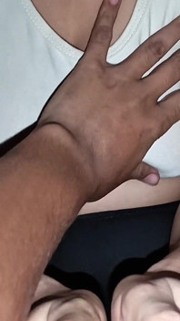 Desi Indisch 18-jarig mooi geil meisje hard geneukt door stiefbroer