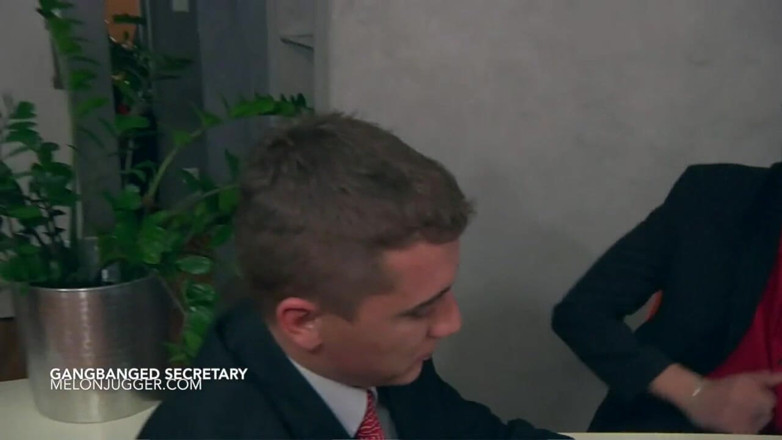 Melon Juggler: Волосатую милфу жестко трахнули в гэнгбэнге