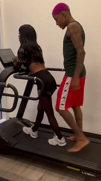 Ja, szczupła, silikonowana dziewczyna z Smart Fit