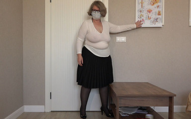 Milf Big Tits: Praktisk lektion i anatomiklass: Mogen lärare lär ut anal och...