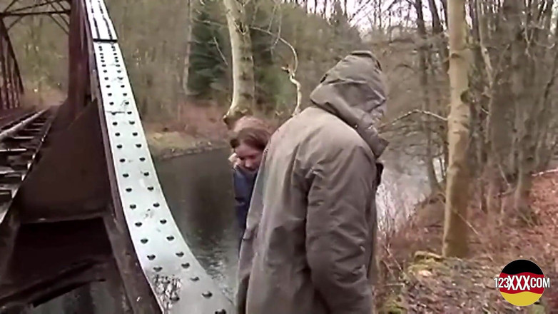 123XXX - Fucked Amateurs in Germany!: Linda morena no le importa chupar y follar bajo la...