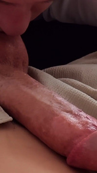 Porno oyuncusu akşam yemeği randevusumuzdan sonra boğazımı ve pürüzsüz götümü parçalıyor