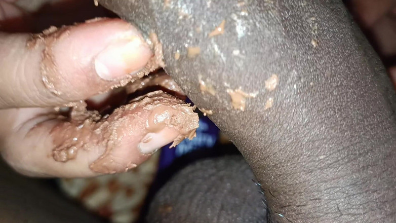 Catchybusty: Gordinha indiana está solitária em sua casa