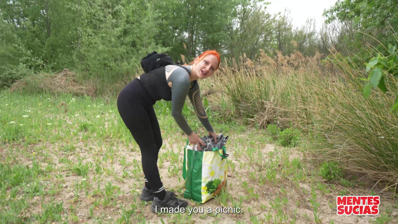 Mentes Sucias: Cuckold Fantasy in the Park Niki with Another Man While...