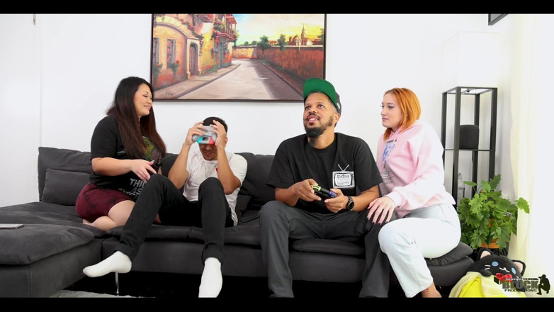 9 Block Productions: Odtwórz Smash Bros lub Smash the Bro's Girl