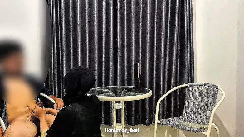 Hamster_Ball: Krásná malajská studentka v hidžábu, která se dostala virálně na šukání...