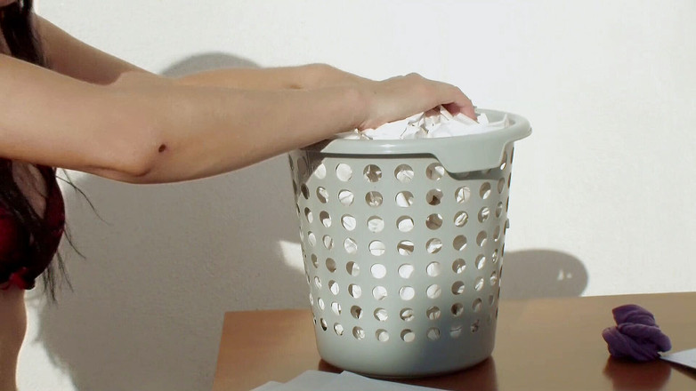 Spaingirl Natalie: Schiacciamento di carta