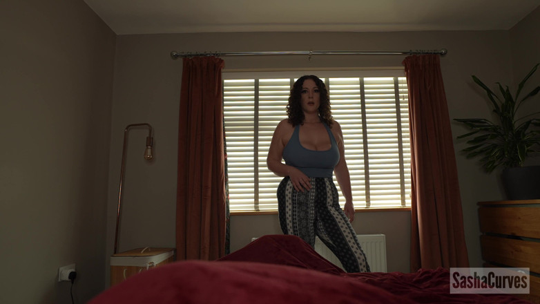 Sasha Curves: Stepmommy Was Just Curious