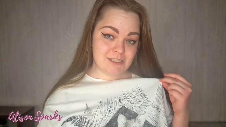 Alison Sparks: 털이 무성한 장거리 여친의 음란한 업데이트